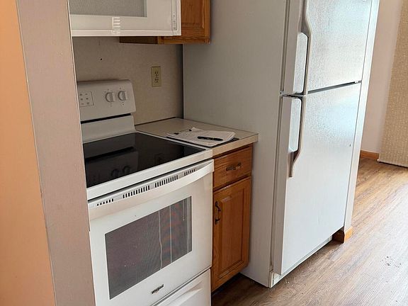 3rd image of 609 Main St #B