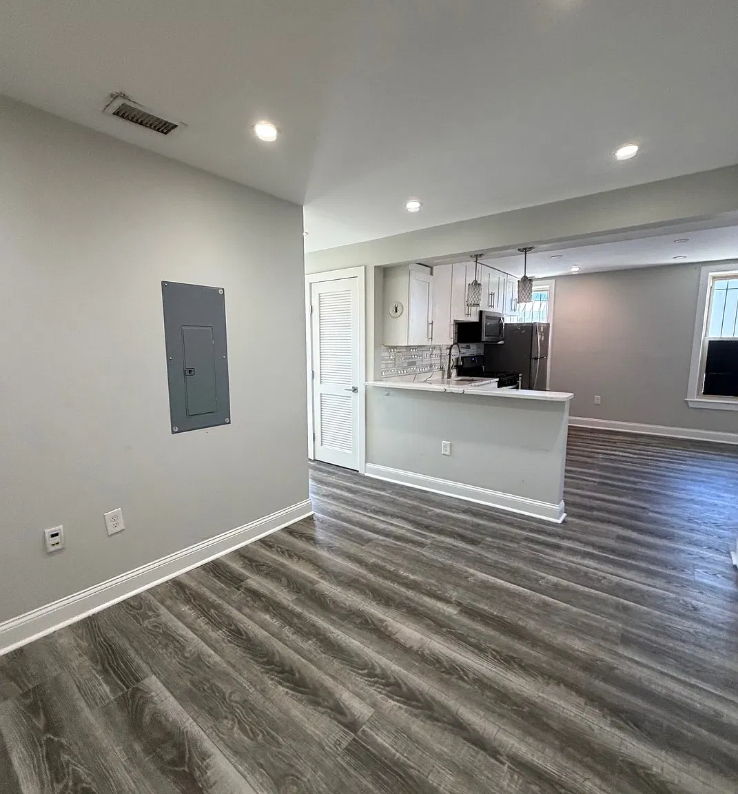 2 bed, 700 sqft, $1,950 — Photo 2
