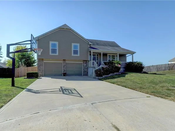 15609 Cedar St, Basehor, KS 66007