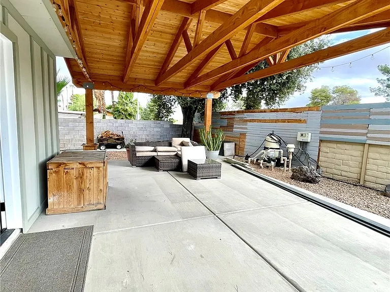 2246 Windsor Dr — Photo 43