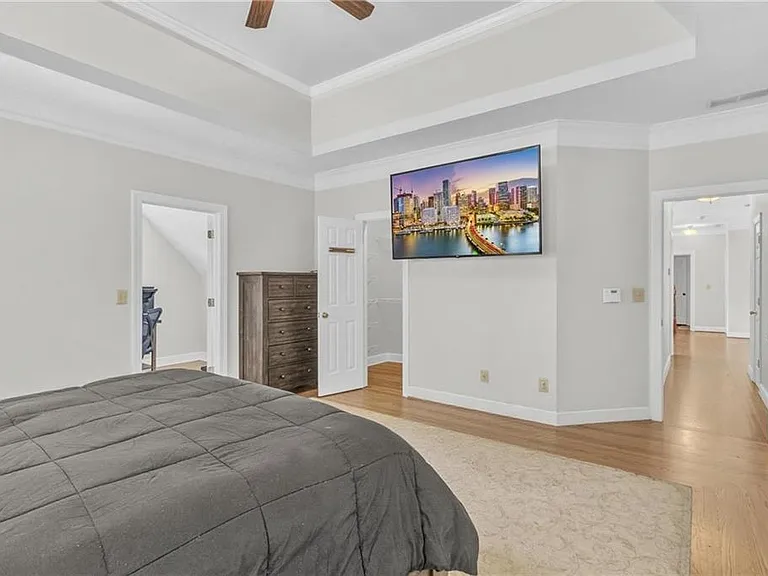 1085 Castle Pointe Ln — Photo 26