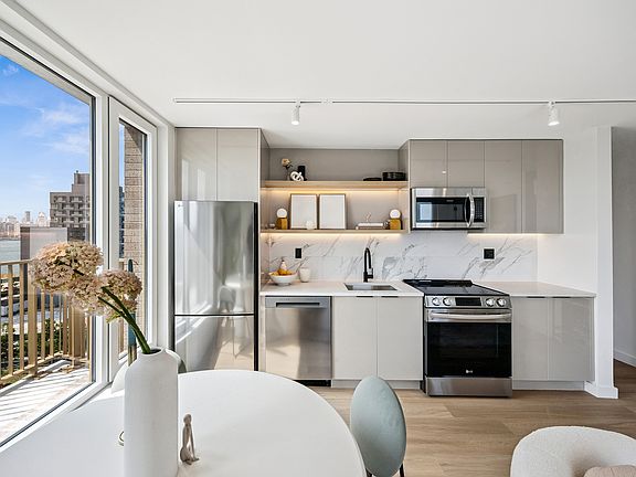 3rd image of 16 West St #363