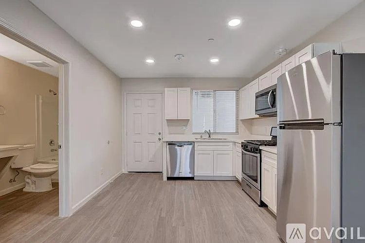 405 S 10th St #6 — Photo 1