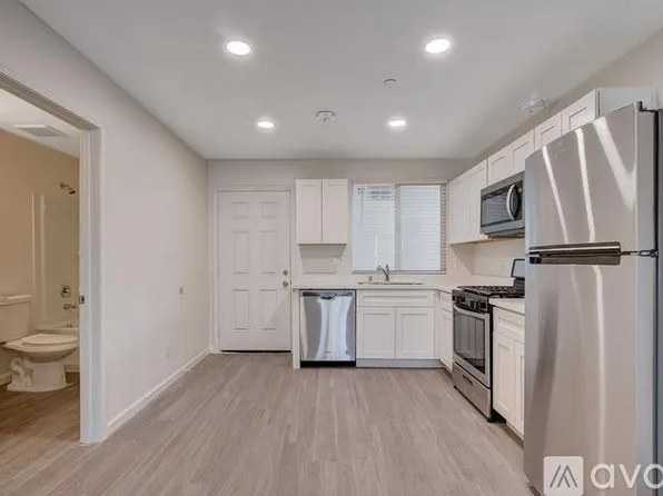 405 S 10th St #6, Las Vegas, NV 89101