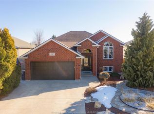 137 Amy Croft Dr, Lakeshore, ON N9K 1E6