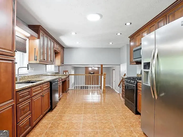 2201 Colonial Oak Way — Photo 4