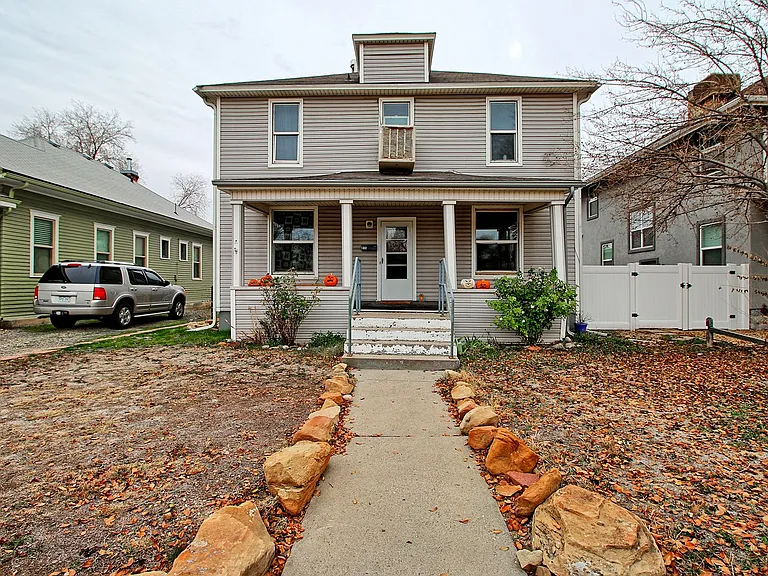 915 Grand Ave #BASEMENT — Photo 1