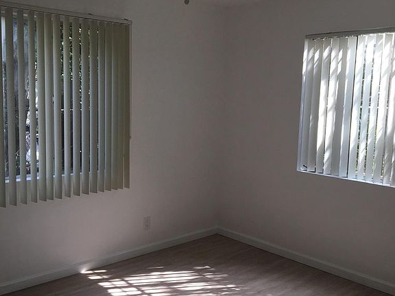 5th image of 308 N Rossmore Ave APT 6