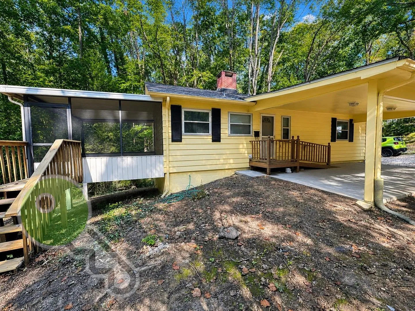 Charming 3-Bedroom Bungalow with Screened Porch & Private State-Land Views — Photo 2
