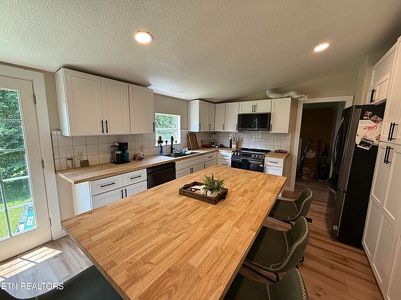 4th image of 8302 Chauvin Ln