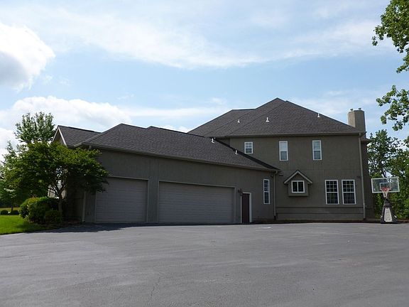 Three Car Garage