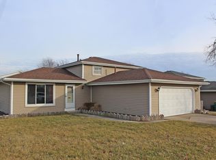 7463 Whitcomb St, Merrillville, IN 46410