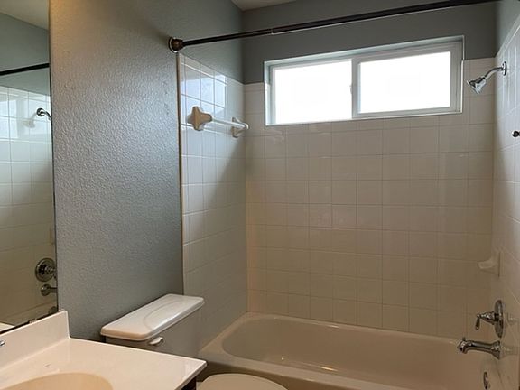 5th image of 608 Alamo Plaza Dr