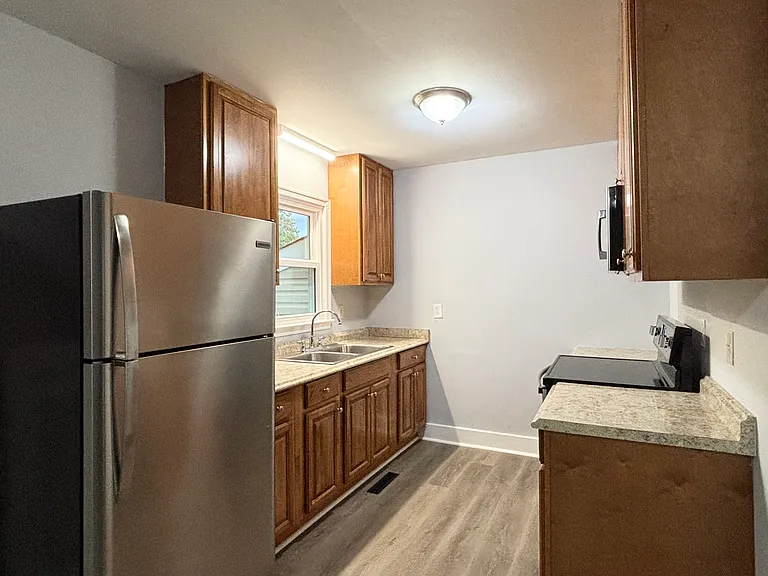 1226 Montgomery Ave — Photo 5