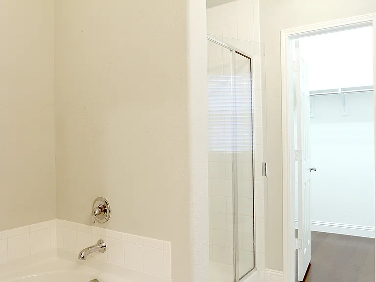 1108 Kingston Ct — Photo 13