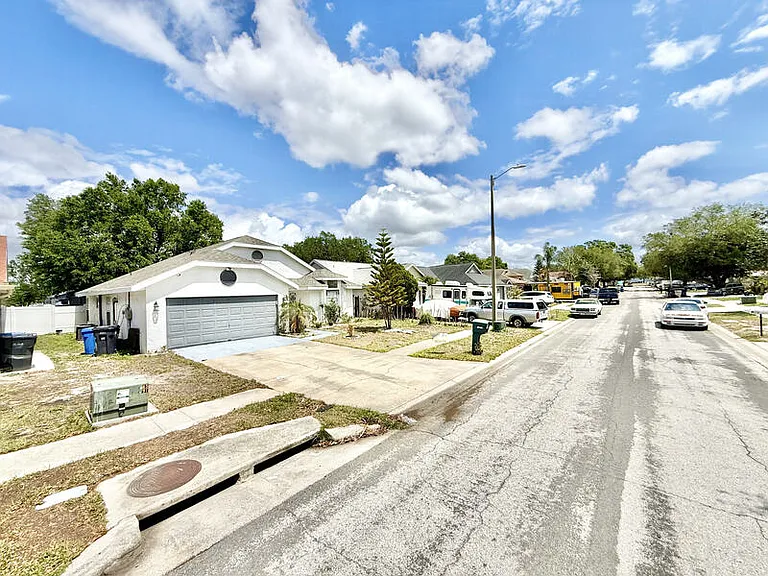 11316 Maybrook Ave — Photo 4