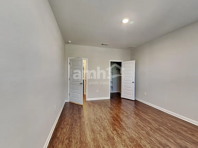8013 Turnberry Ln — Photo 12
