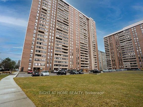 4th image of 18 Knightsbridge Rd #912