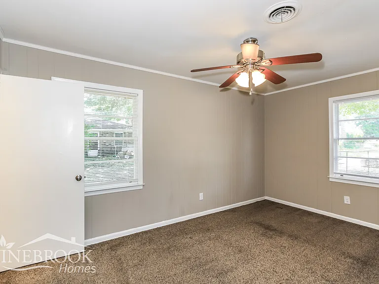 1920 Preston Dr — Photo 5