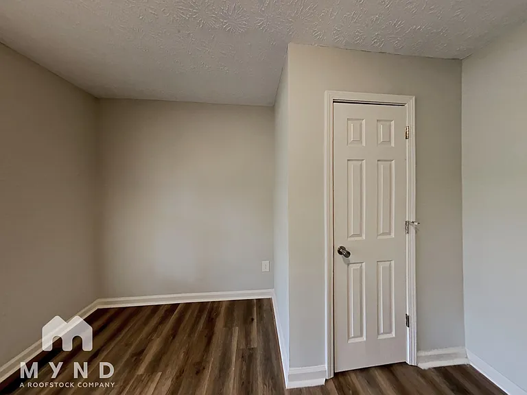 2728 Columbia Dr — Photo 13