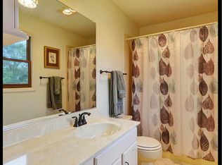1514 Cortland Dr, Naperville, IL 60565