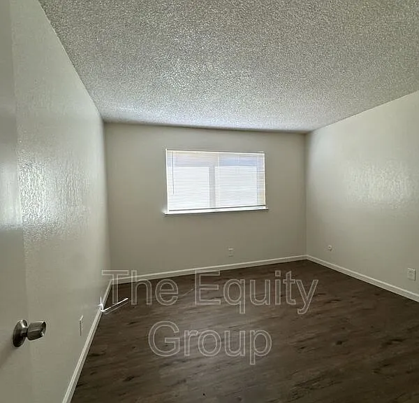 1426 W Elowin Ave — Photo 14