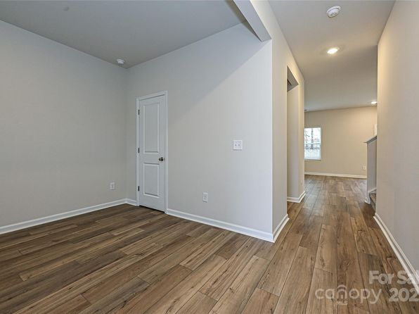 2206 Silverbell Ln, Stanley, NC 28164