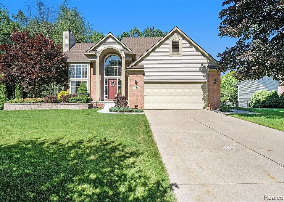 1st image of 427 Pineland Trl
