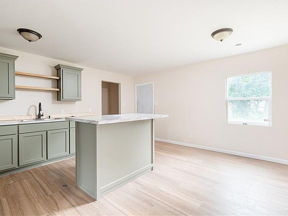4th image of 609 Elma St