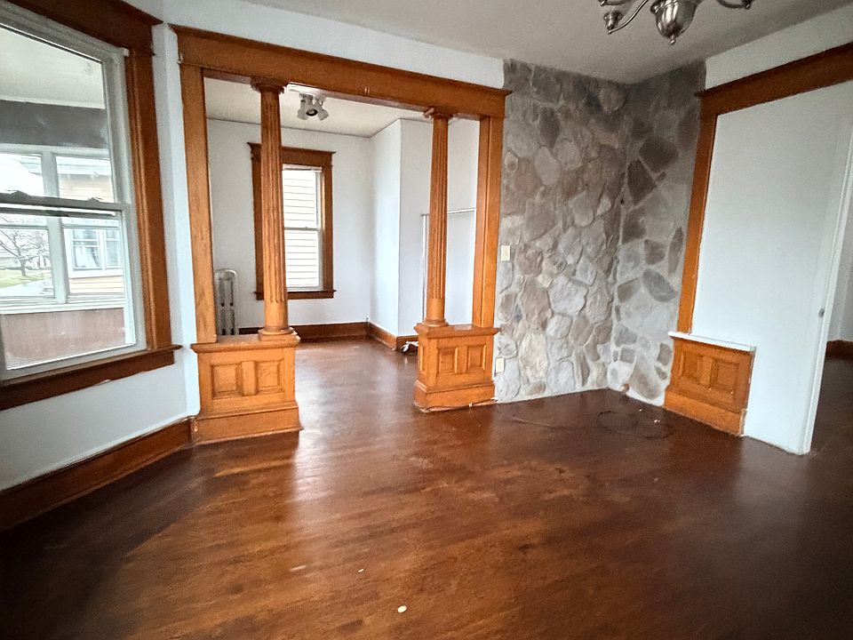 1st image of 422 Manning Blvd #2
