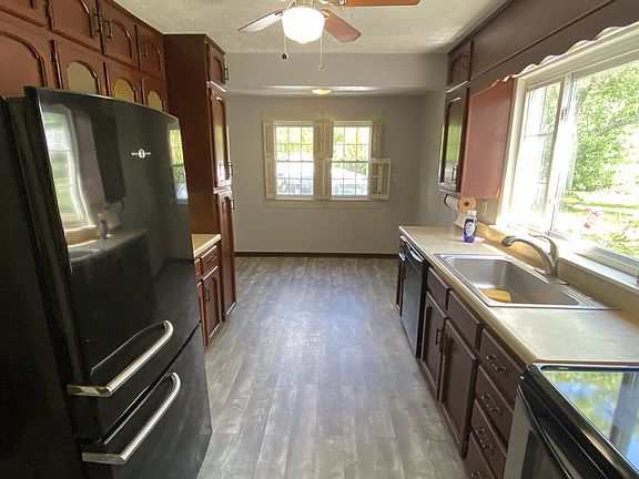 Kitchen going toward door