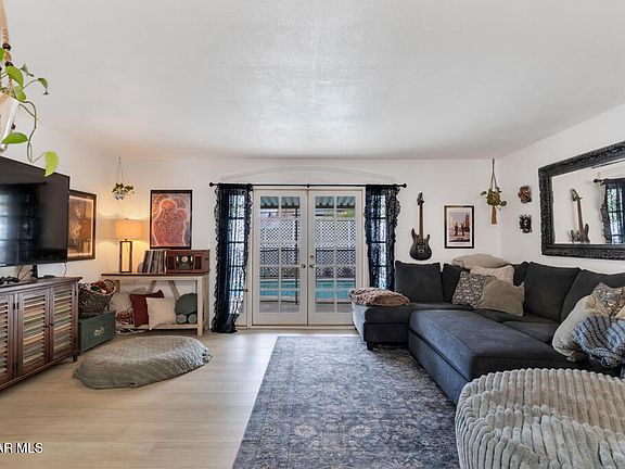 5th image of 906 Granby St