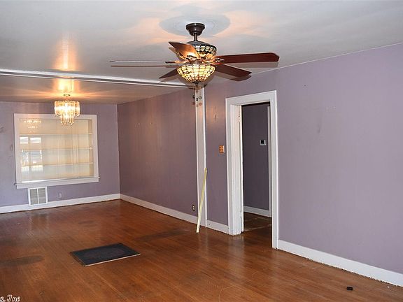 4th image of 204 Chitwood St