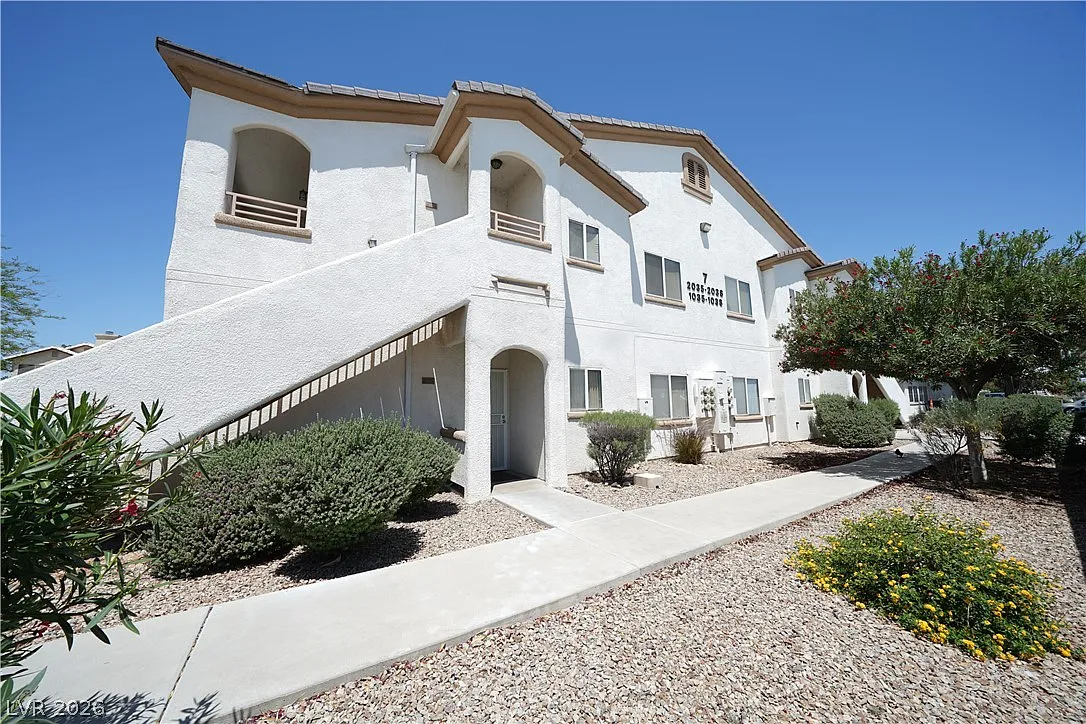2 bed, 2.0 bath, 958 sqft, $1,340 — Photo 1