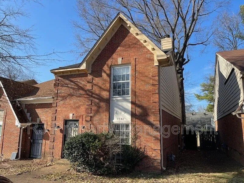 5560 Blossom Ln