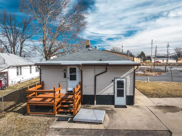 111 S Shamrock St, East Alton, IL 62024
