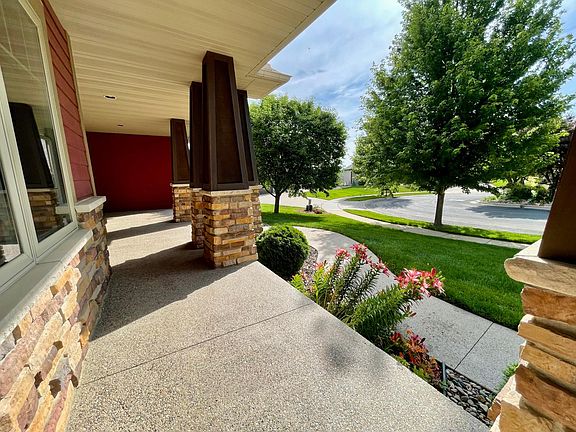3rd image of 1133 Maplebeck Enclave NE