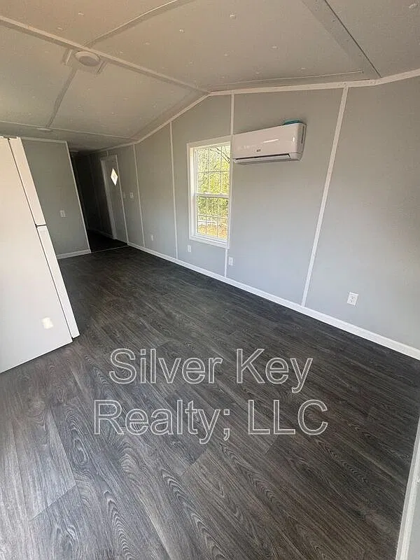 1004 S Jackson St — Photo 2