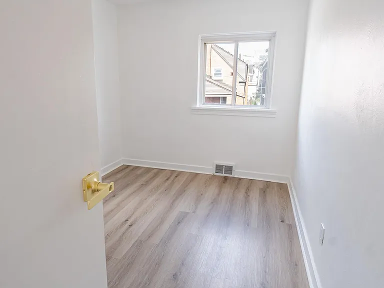 448 Eureka St — Photo 23