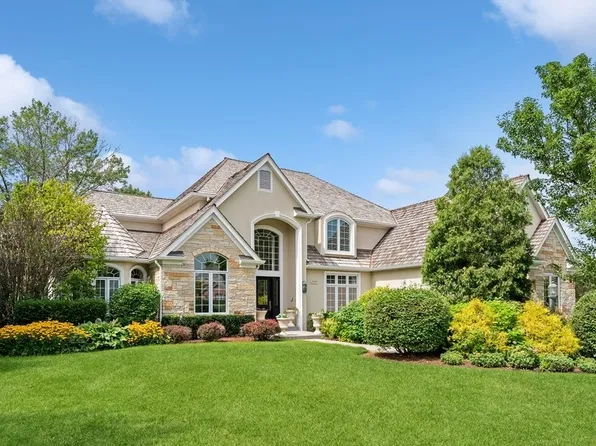 29040 N Spoon Ct, Mundelein, IL 60060