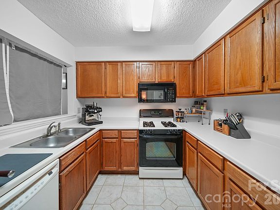 5th image of 6049 Green Forest Dr