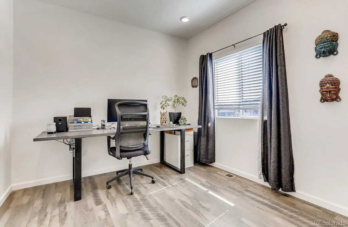 3 bed, 2.5 bath, 2013 sqft, $3,300 — Photo 4