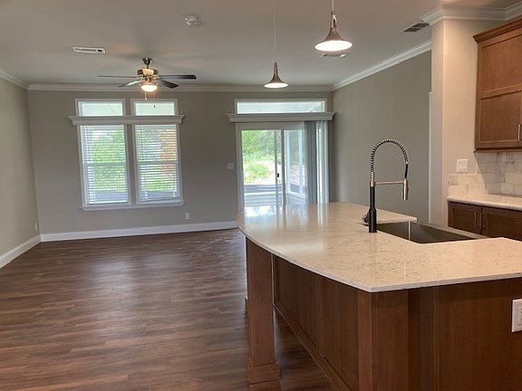 3rd image of 1112 W Lakeview Dr #1112
