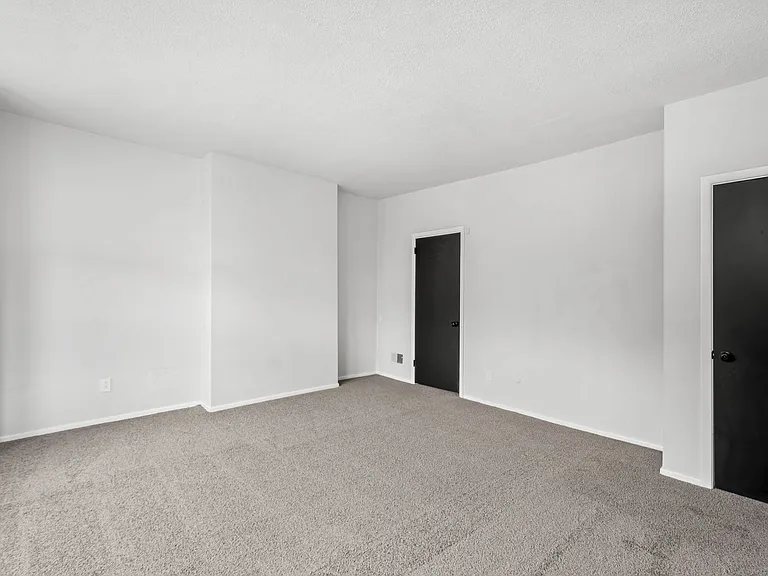 5554 Avondale Place — Photo 11