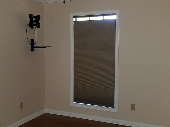 3rd image of 215 Sandalwood Dr