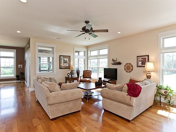 4th image of 1690 Falcon Ave NW