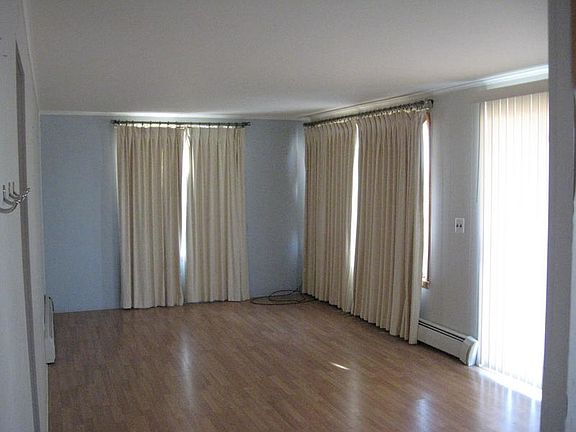 3rd image of 6905 Beadle St