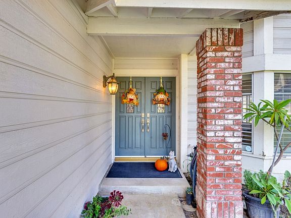 3rd image of 1616 Rainbow Knl