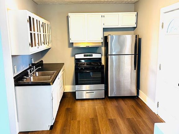 3rd image of 7720 Park Dr