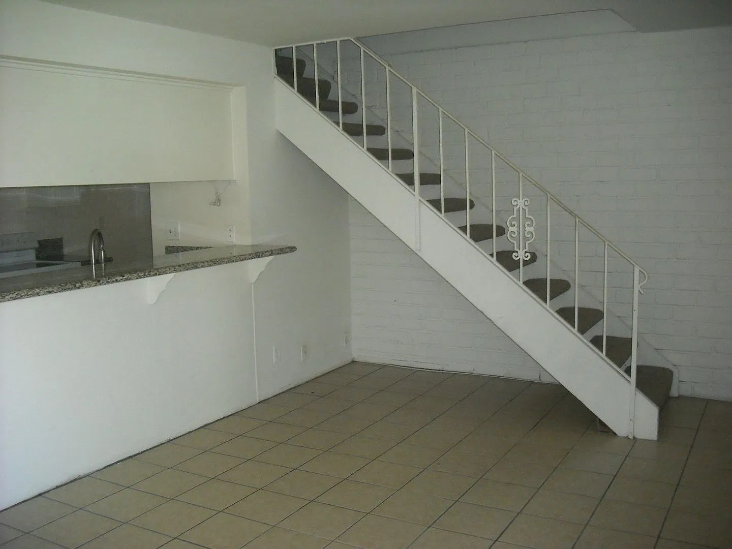 Enjoy townhouse living close to the beach. — Photo 3